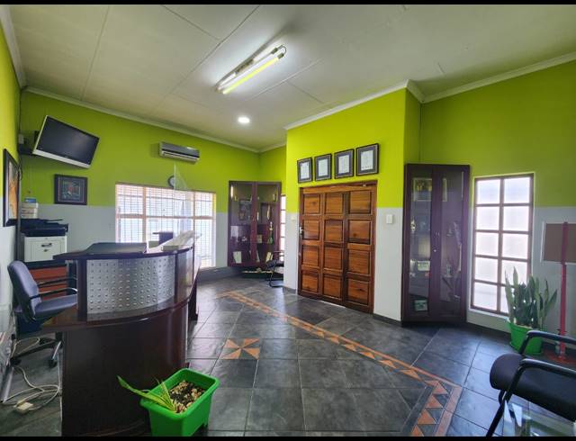 991M² OFFICE FOR SALE IN VEREENIGING CENTRAL